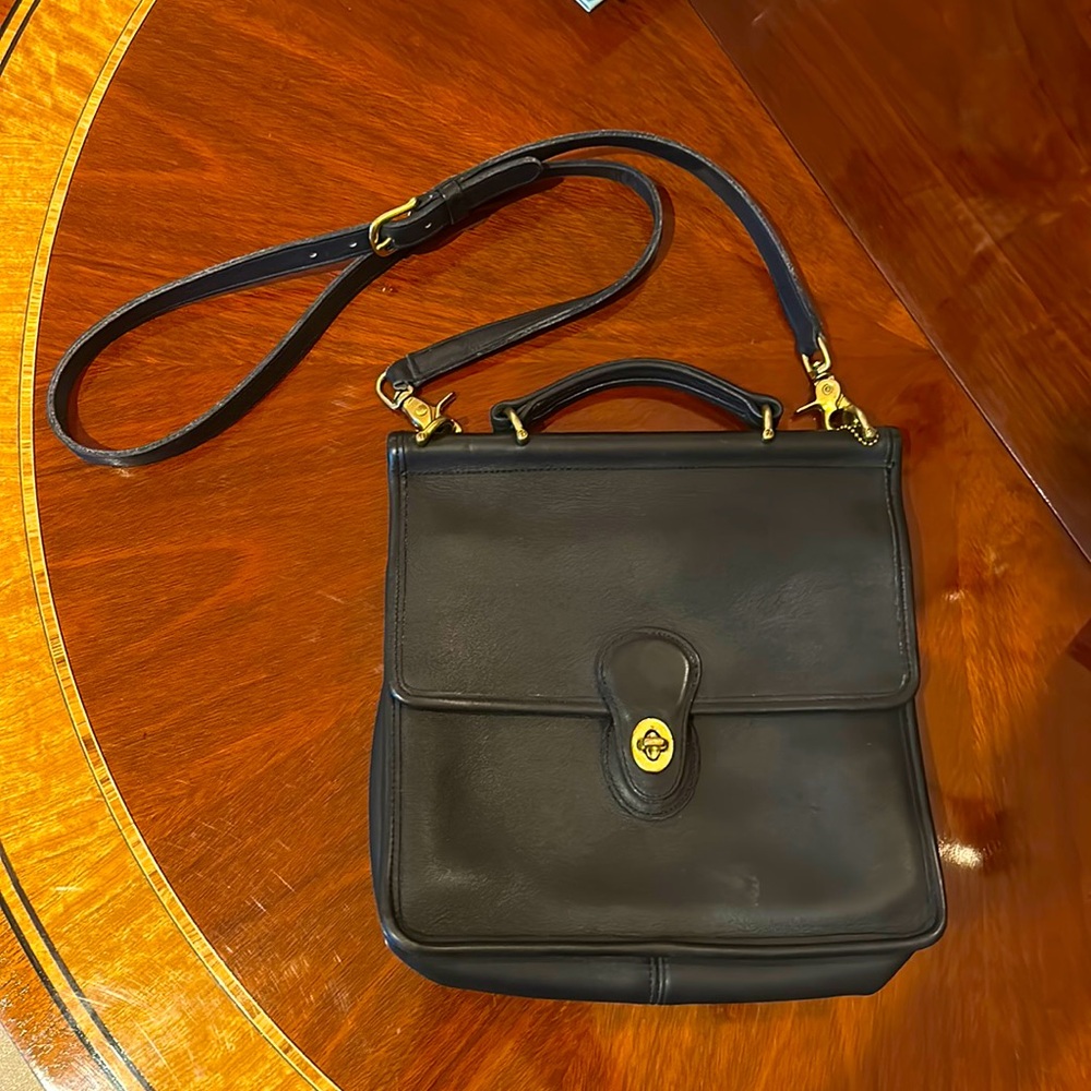 Coach Willis Bag in black. Vintage 1990s.